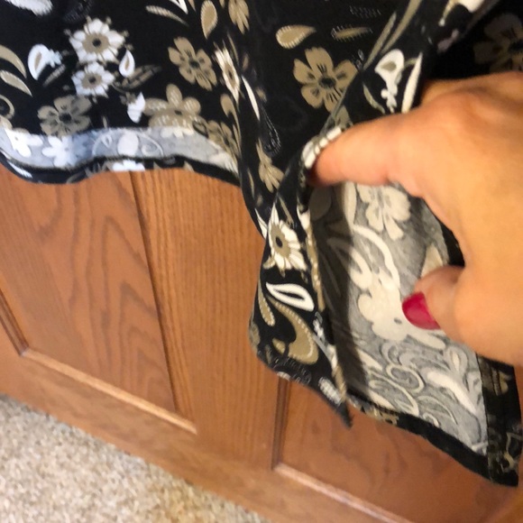 Lularoe Black & Taupe Floral Perfect Tee NWOT - Picture 5 of 6